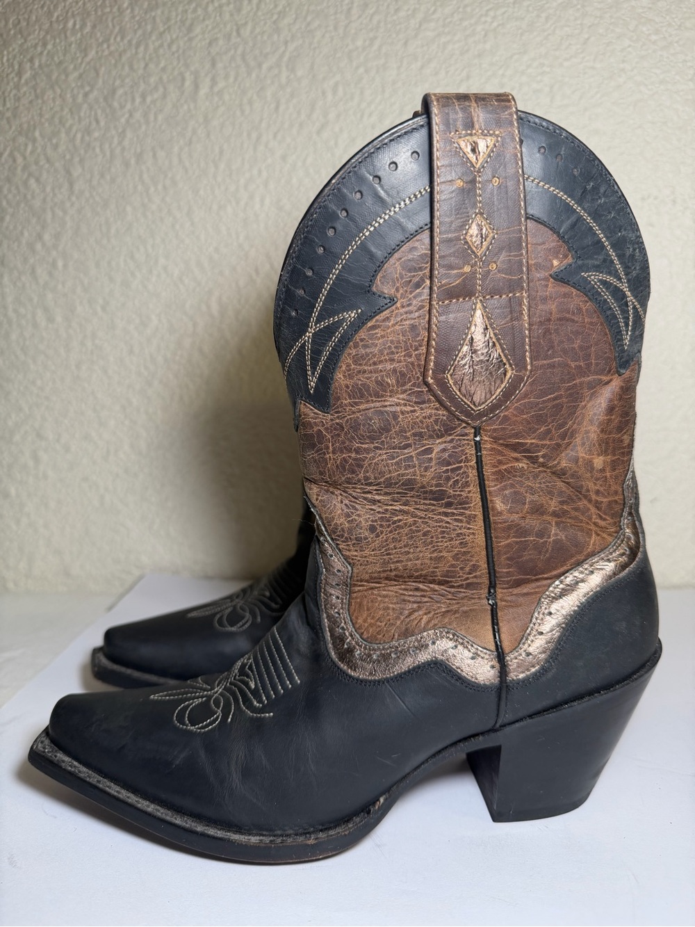 Women's Black and Brown Western Cowgirl Boots - Picture 4 of 11